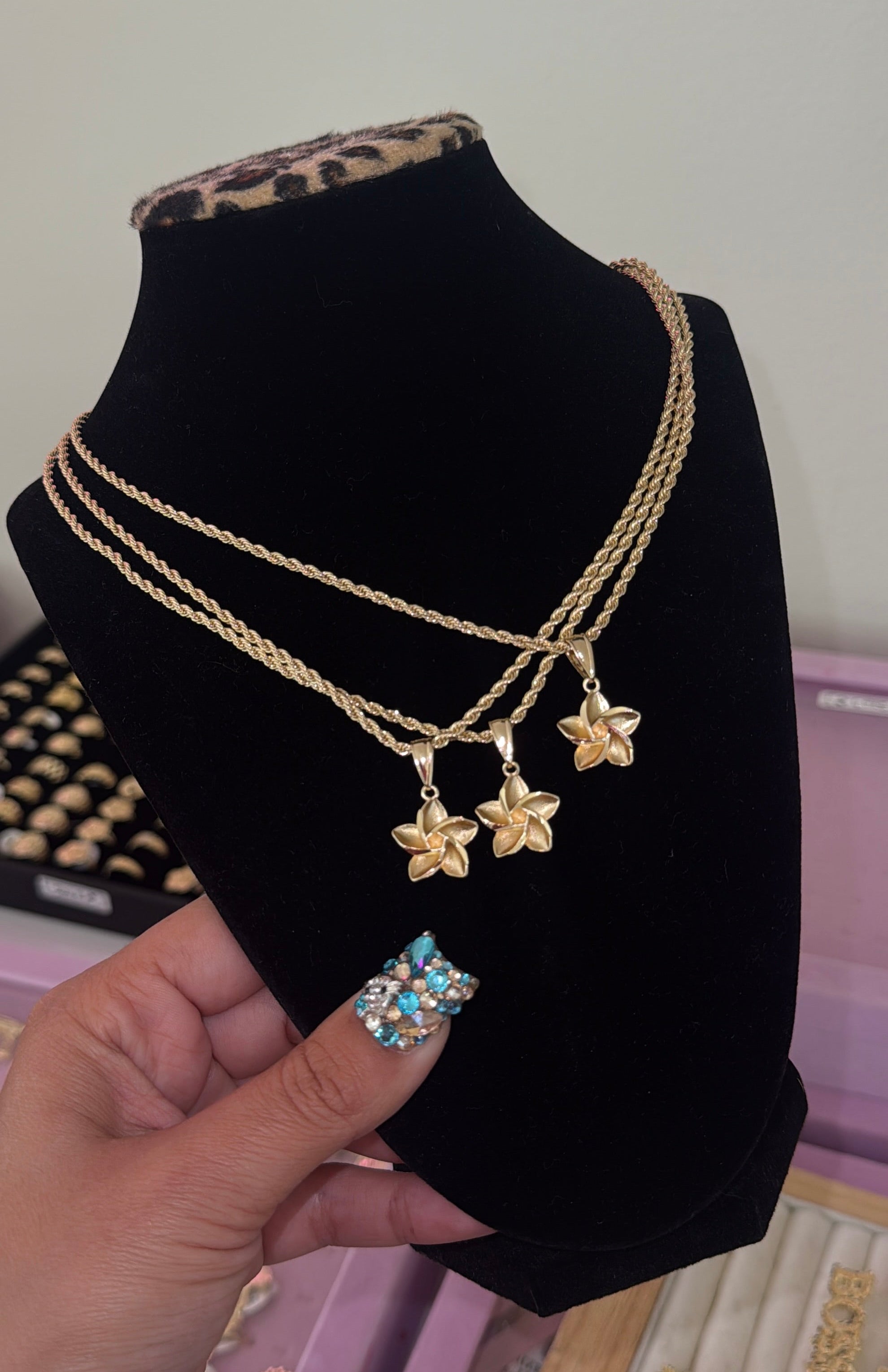 PLUMERIA NECKLACE