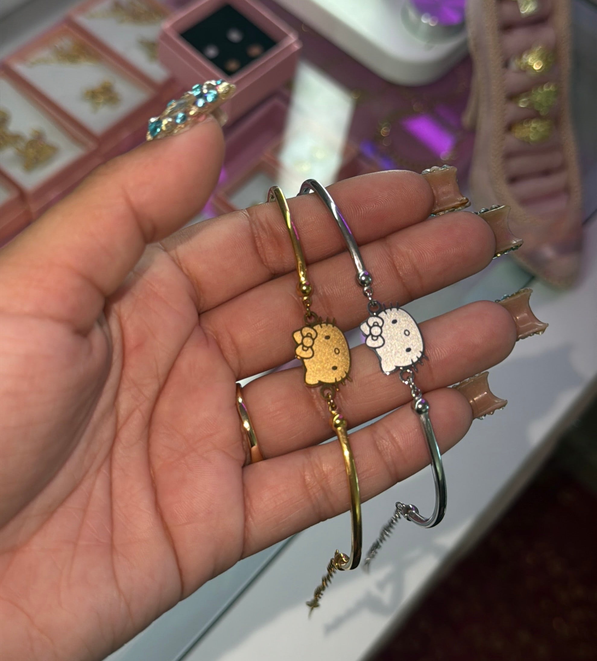 DAINTY HK BRACELET