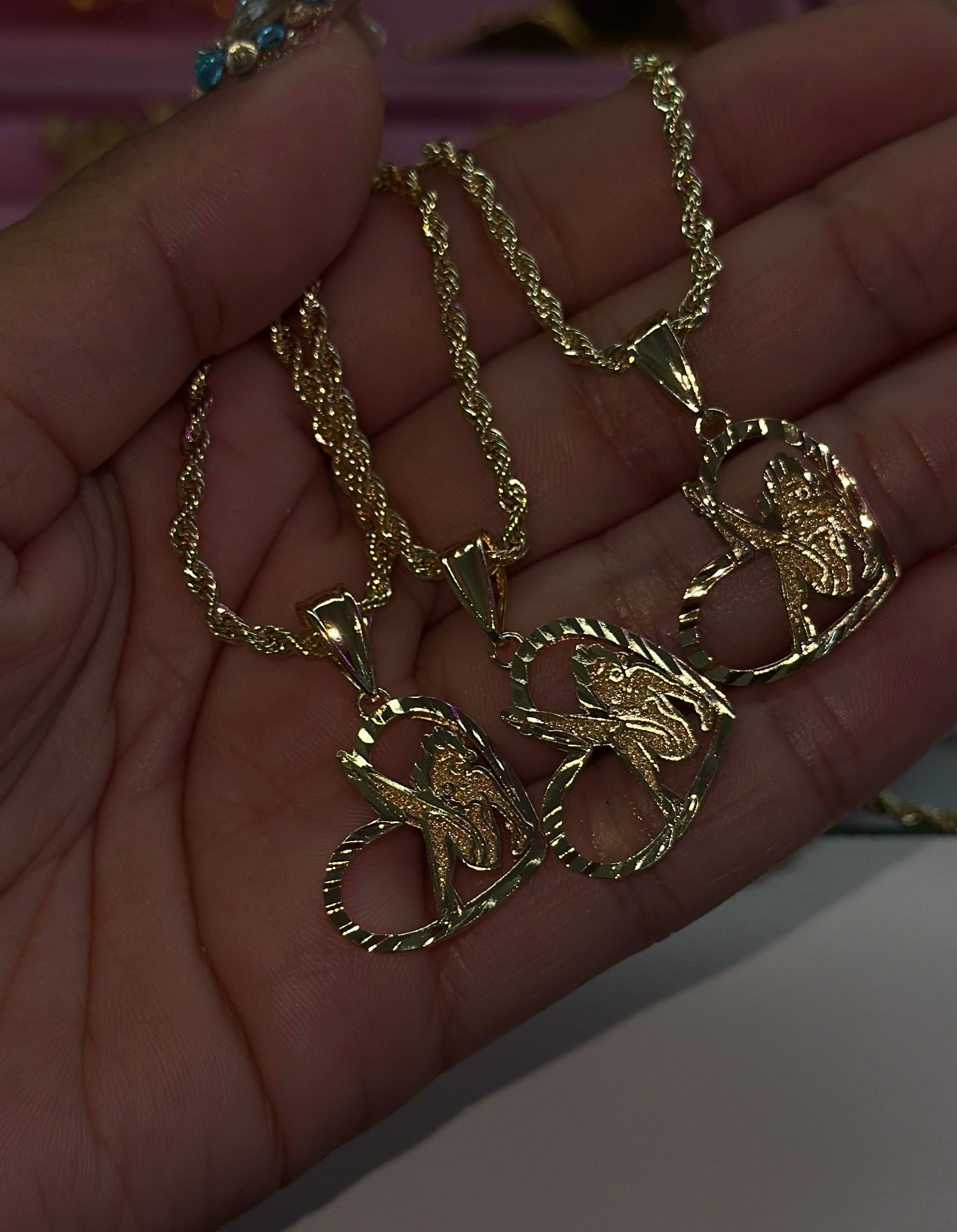 BETTY HRT NECKLACE