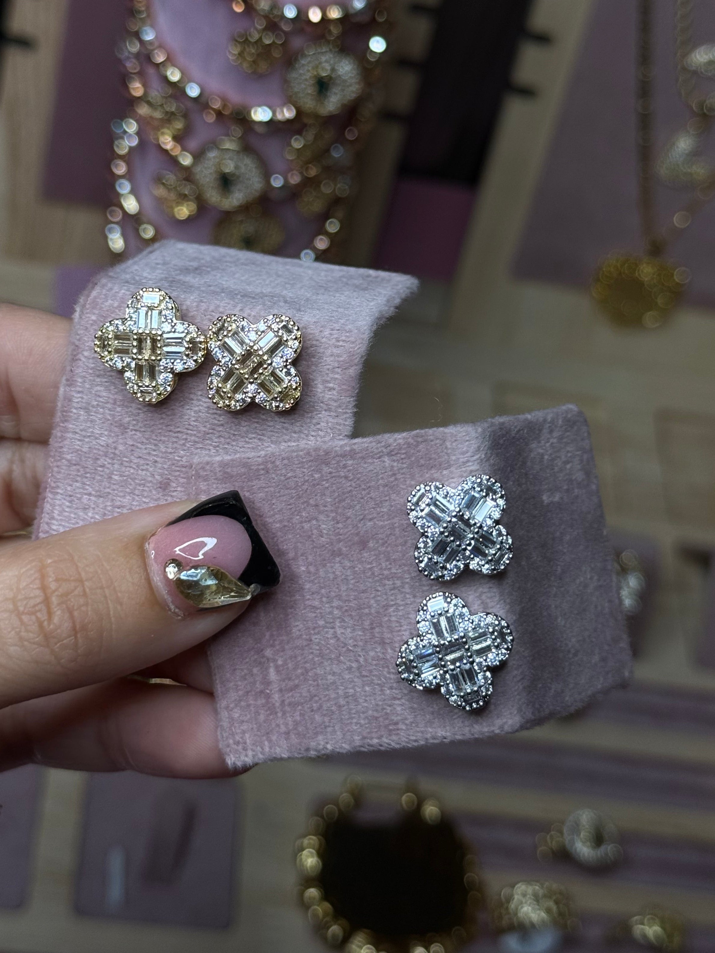 DMND CLOVER EARRINGS