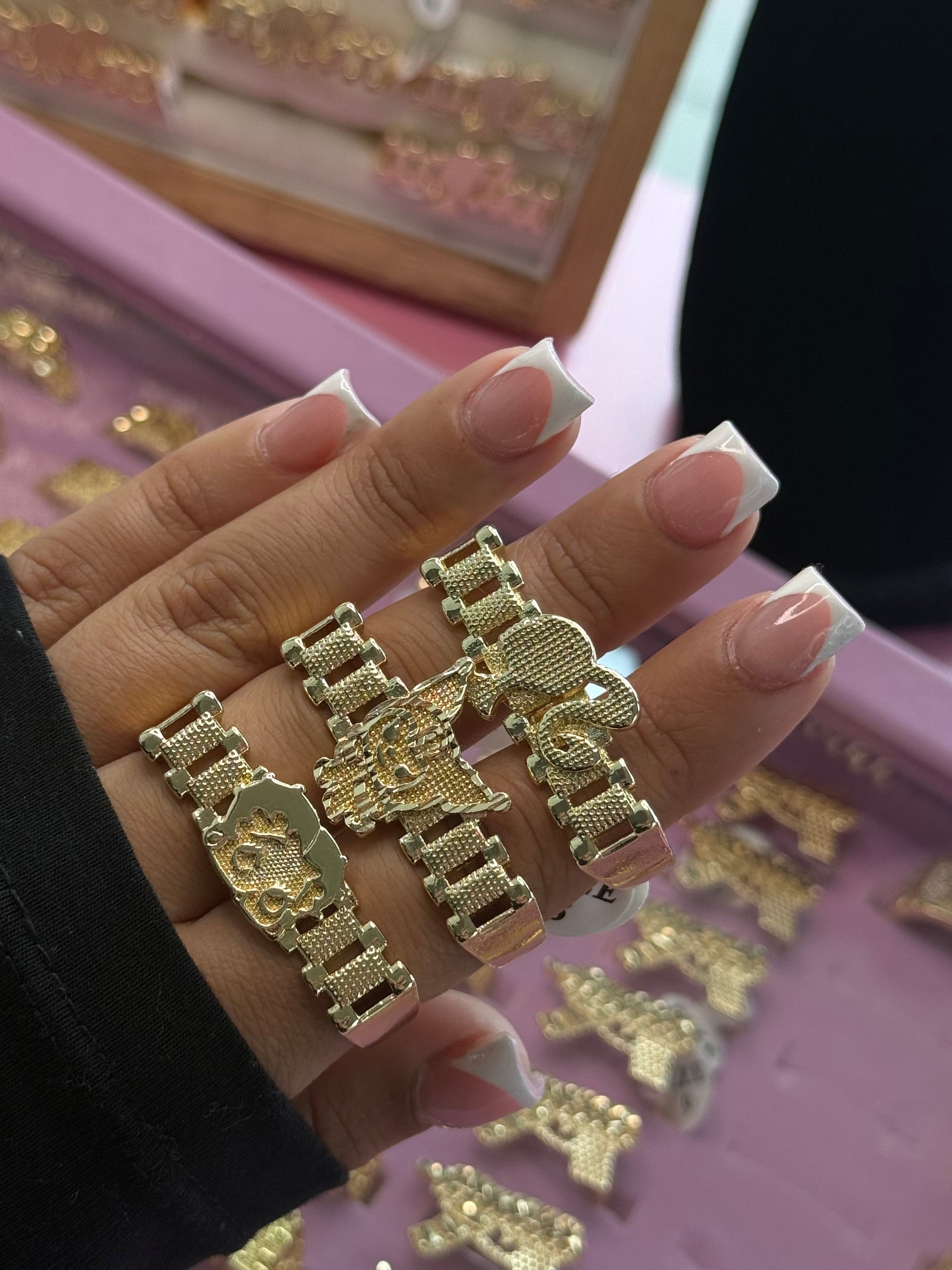 CHARACTER 2 FINGER RINGS
