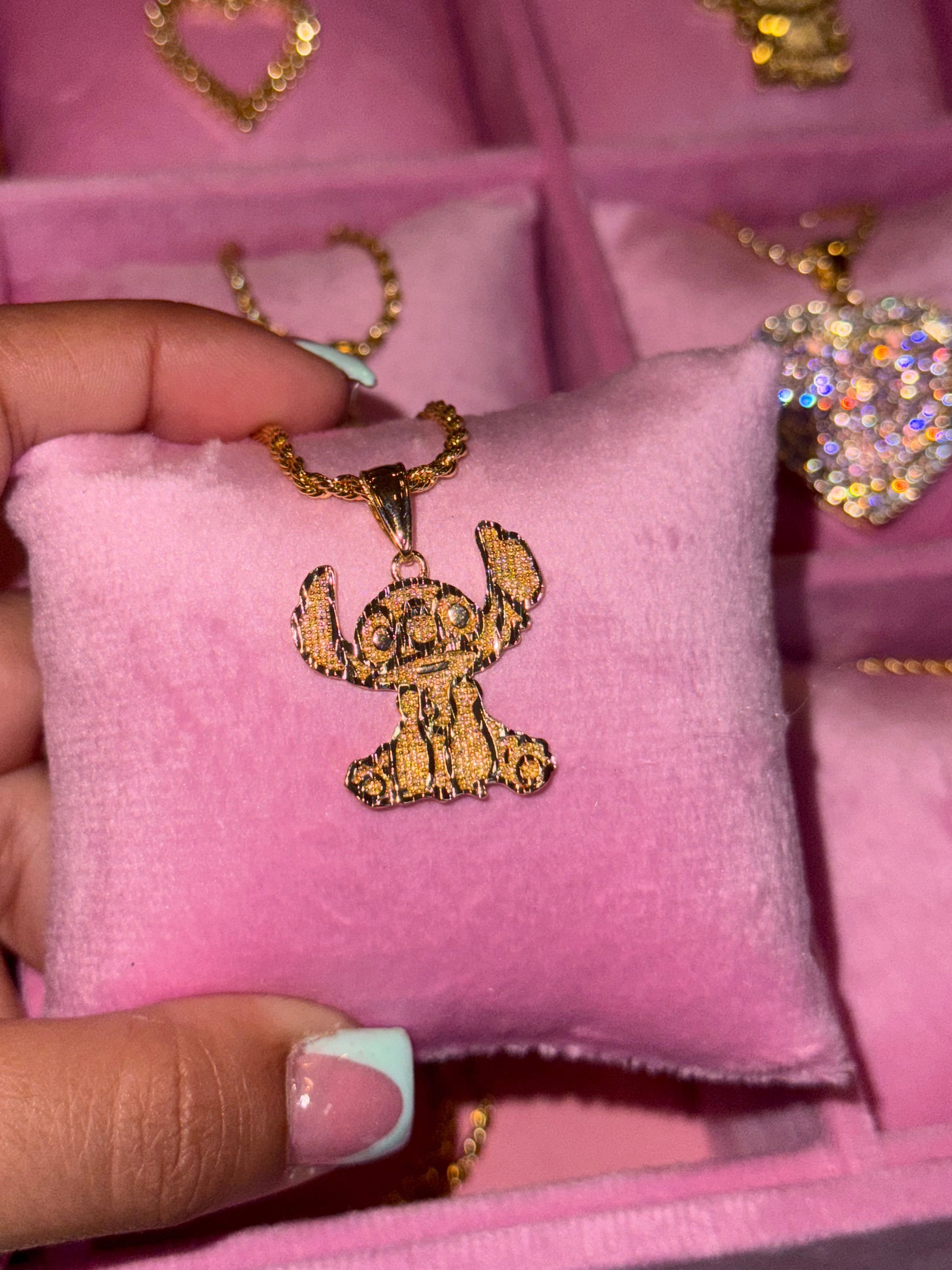 STITCH NECKLACE