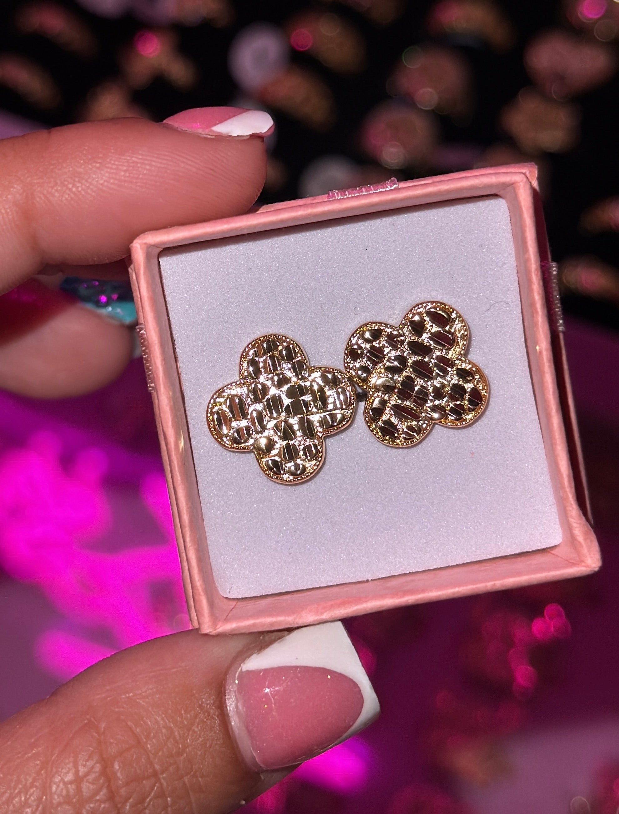 CLOVER NUGGET STUDS